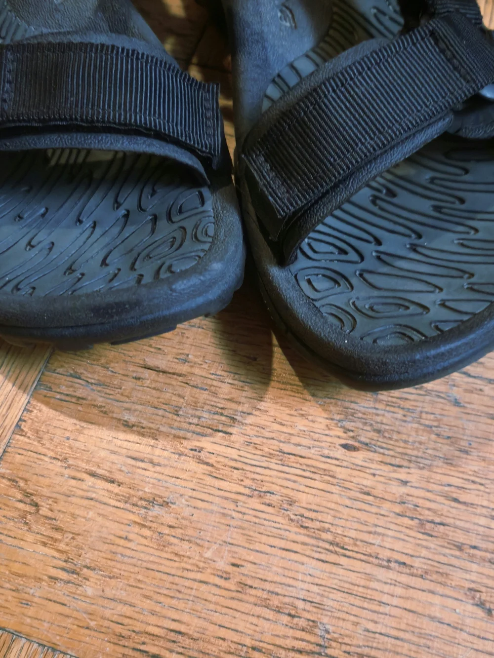Teva Black and White Size Label Close-Up